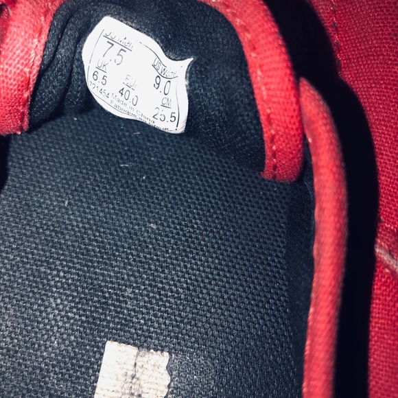 Vans - Picture 7 of 9